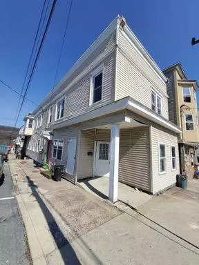 17 South Walnut Street #2nd Floor, Lansford Borough, PA 18232