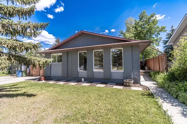 427 Brookpark DR Southwest, Calgary, AB T2W 2W8