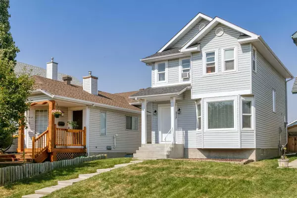 217 Harvest Gold CIR NE, Calgary, AB T3K 4H5