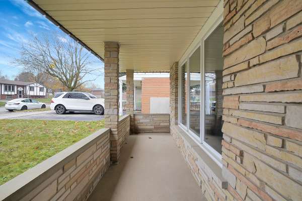 Kitchener, ON N2E 1N5,15 Cherry Hill DR