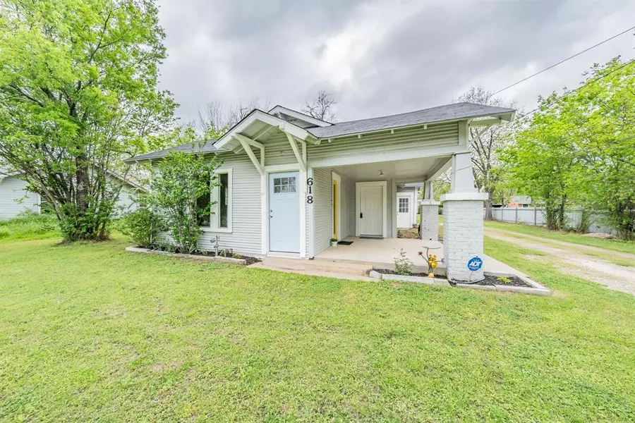 618 Woodard Avenue, Cleburne, TX 76033