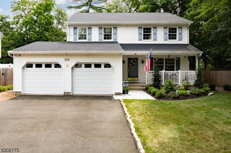 828 Highland Ave, Paramus Boro, NJ 07652