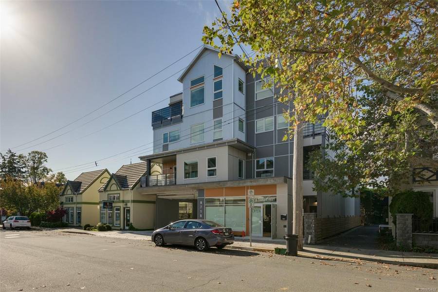 9716 Third St #203, Sidney, BC V8L 3A2