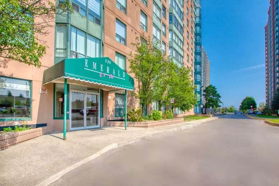 135 Hillcrest AVE #2212, Mississauga, ON L5B 4B1