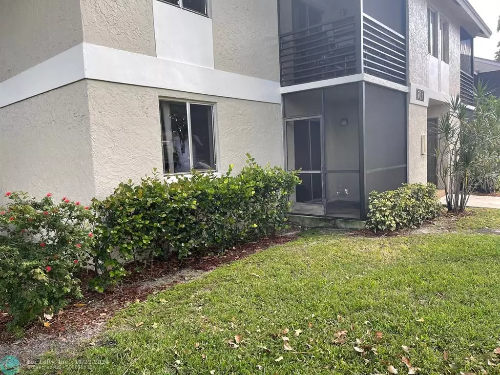 Pompano Beach, FL 33069,701 N Gardens Dr  #101