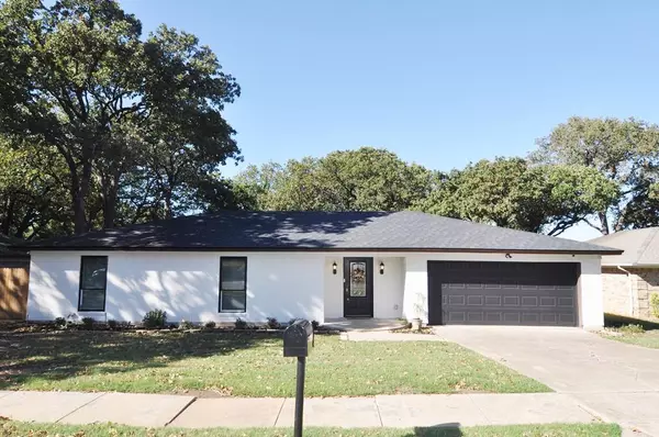 2915 Spring Oaks Court, Bedford, TX 76021