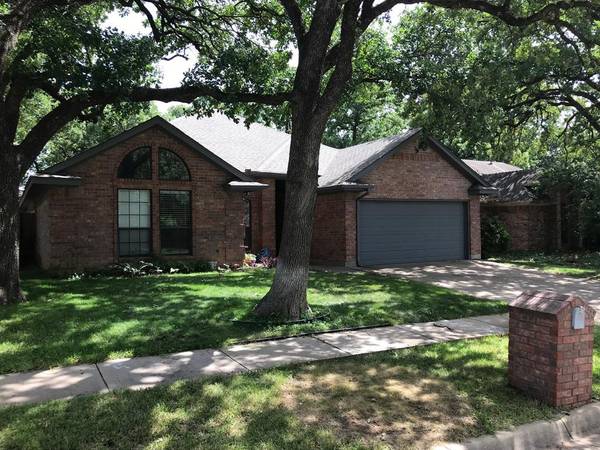 1019 Hunter Ridge Drive, Arlington, TX 76013