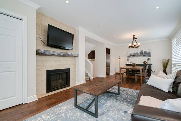 36 Yorkminster RD #5, Toronto C12, ON M2P 2A4