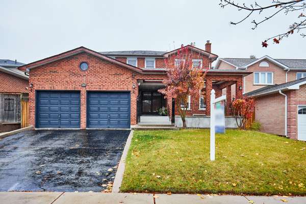 542 McLeod CRES, Pickering, ON L1W 3M5