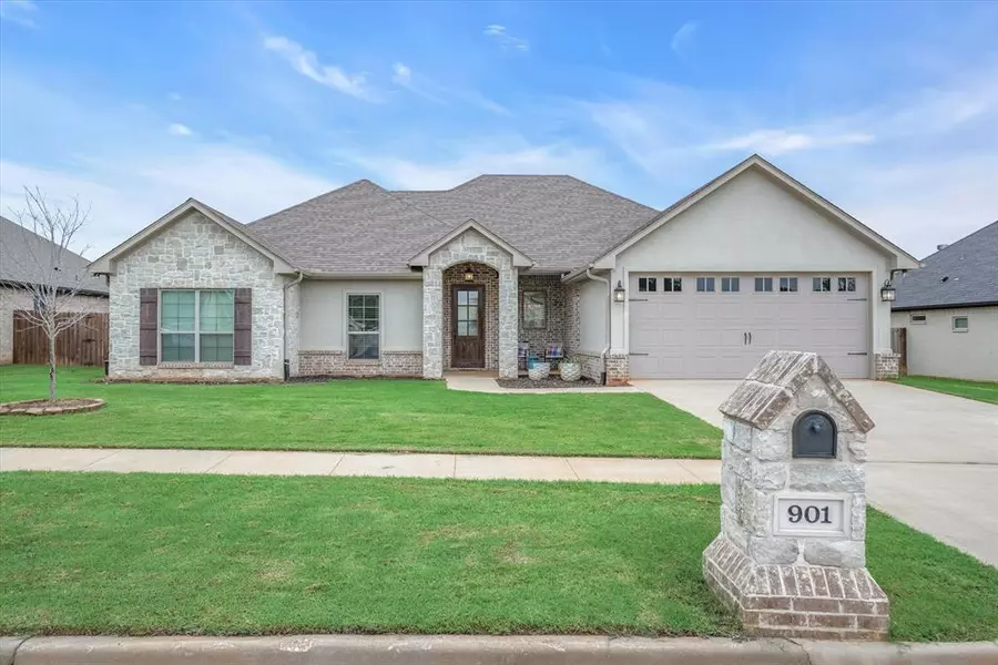 901 Sunny Meadows, Whitehouse, TX 75791