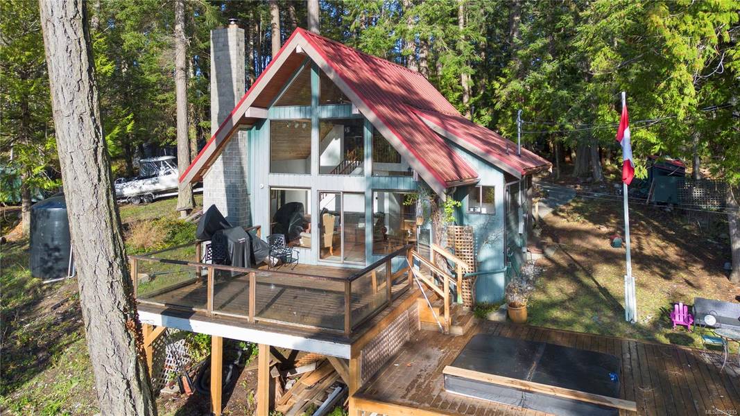 4602 Pecos Rd, Pender Island, BC V0N 2M1