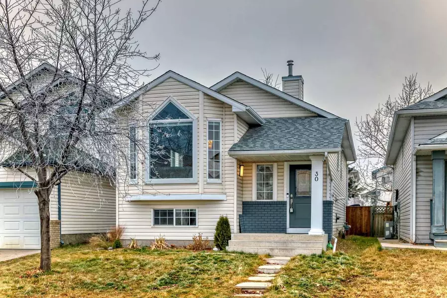 30 San Fernando Cres NE, Calgary, AB T1Y 7E7