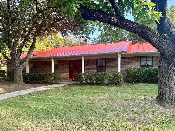 1912 MAPLEWOOD Court,  Gainesville,  TX 76240