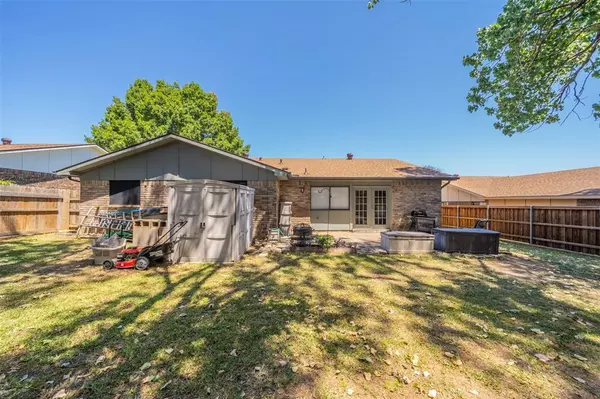 3828 Aspenwood Drive, Bedford, TX 76021