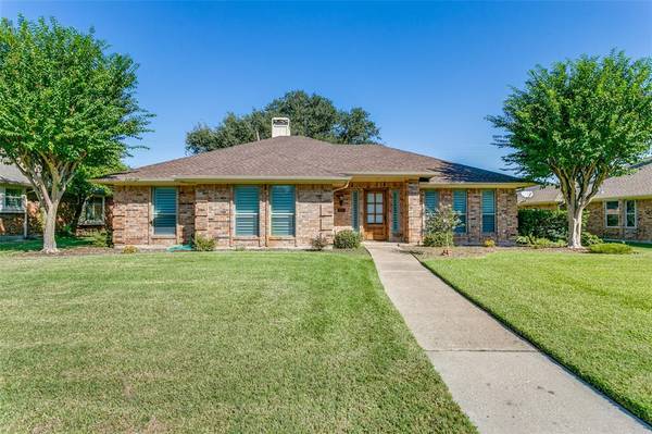 822 Meadowglen Circle, Coppell, TX 75019