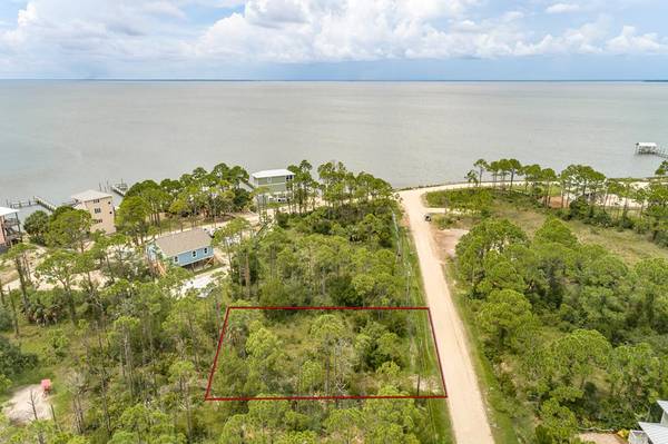 328 Nedley St, St. George Island, FL 32328