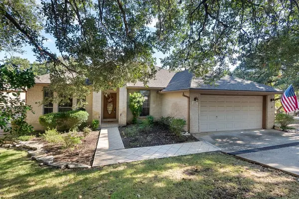 208 E Creekview Dr, Fredericksburg, TX 78624