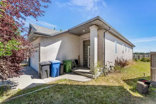 Chestermere, AB T1X 0A3,539 East Lakeview PL