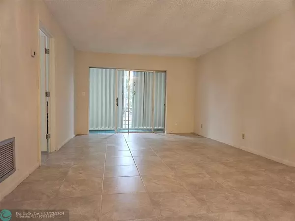 Lauderhill, FL 33319,3521 Inverrary Dr  #303