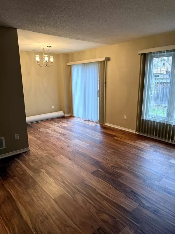 Mississauga, ON L5R 3G6,35 Ceremonial DR #60