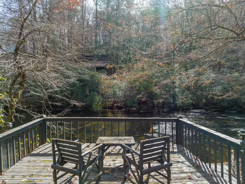 512 Riverview Lane, Ellijay, GA 30536