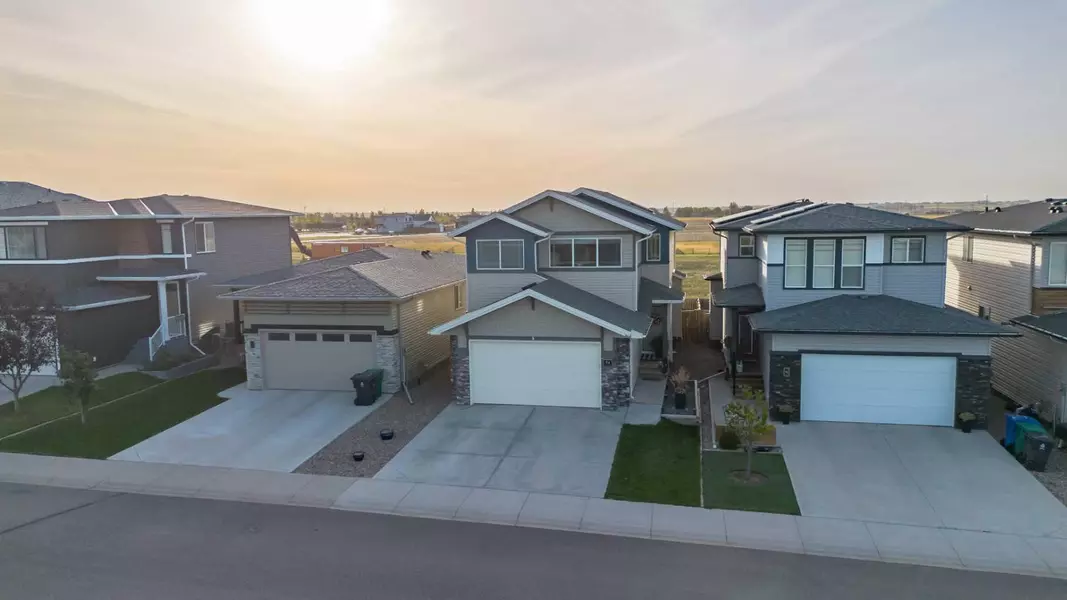 94 Blackwolf Bay N, Lethbridge, AB T1H 7E9