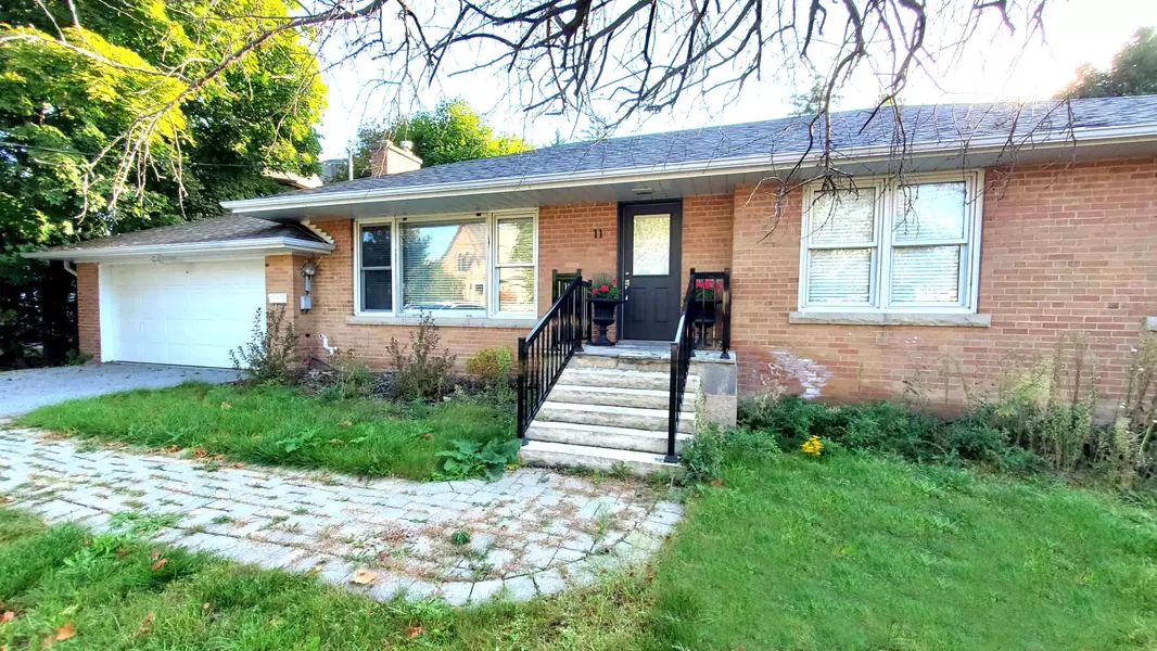 11 Parkway AVE #Upper, Vaughan, ON L3T 3C3