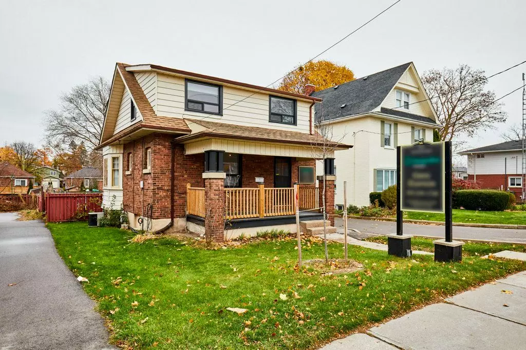 Whitby, ON L1N 4K8,511 Brock ST S