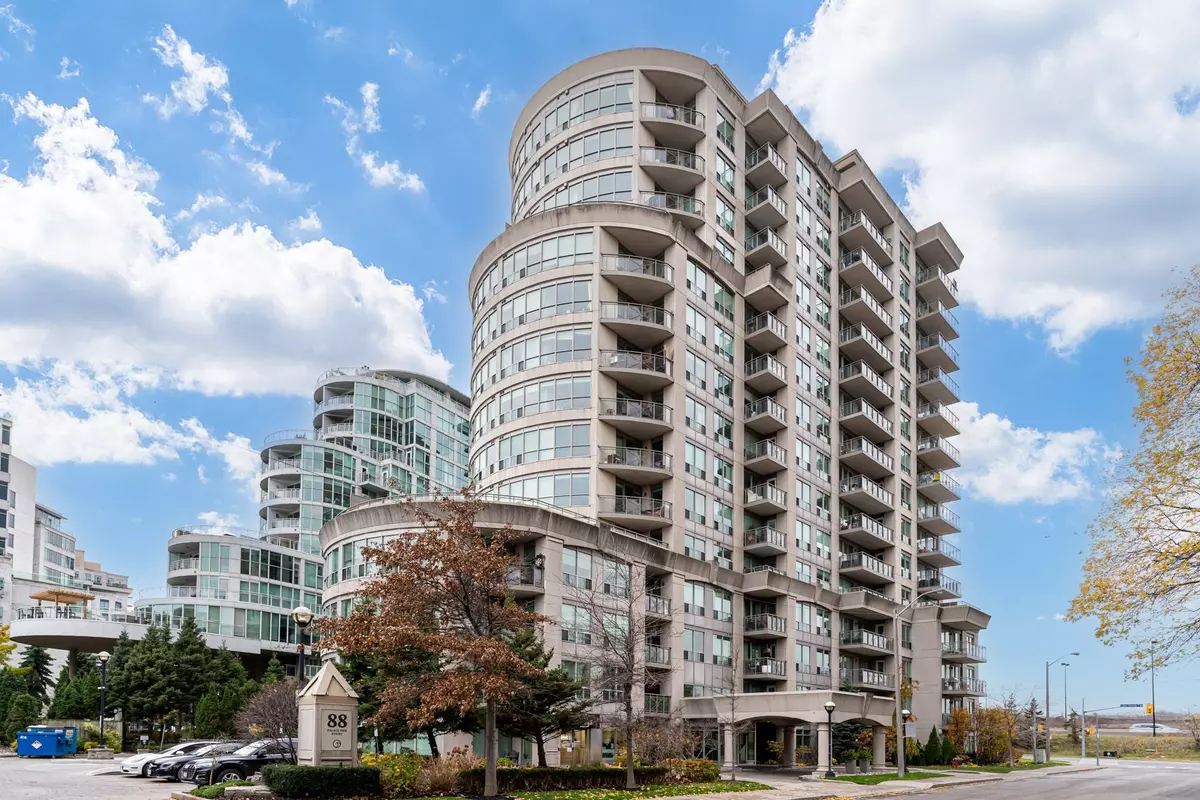 Toronto W06, ON M8V 4C2,88 Palace Pier CT #1105