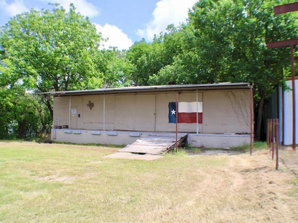 707 W Highway 82, Nocona, TX 76255