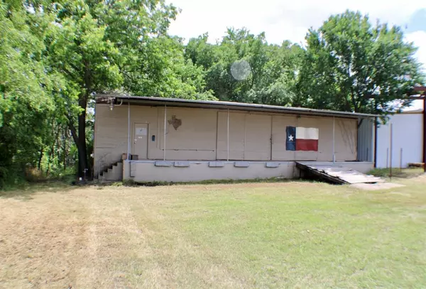 Nocona, TX 76255,707 W Highway 82