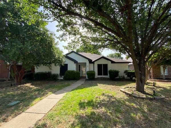 1038 Essex Drive, Cedar Hill, TX 75104