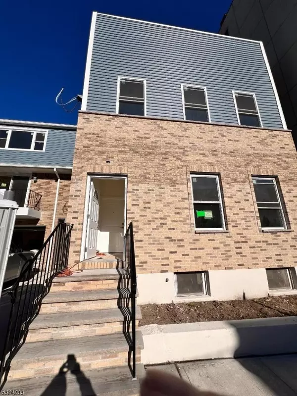 70 69th St #1A, Guttenberg Town, NJ 07093