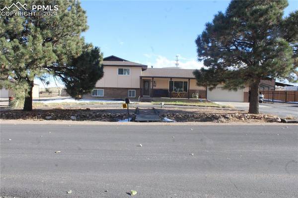 1720 Los Maderos DR, Pueblo, CO 81006