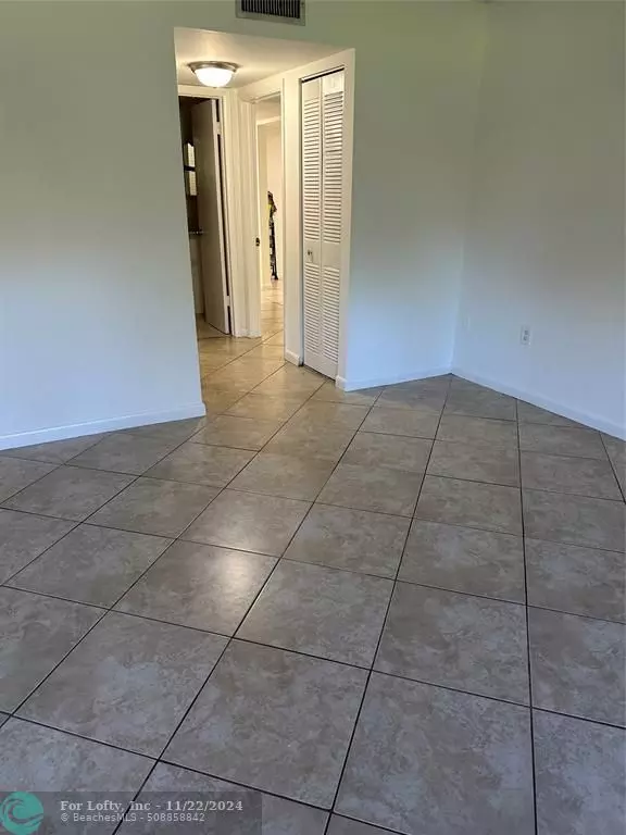 Plantation, FL 33324,711 N Pine Island  #110