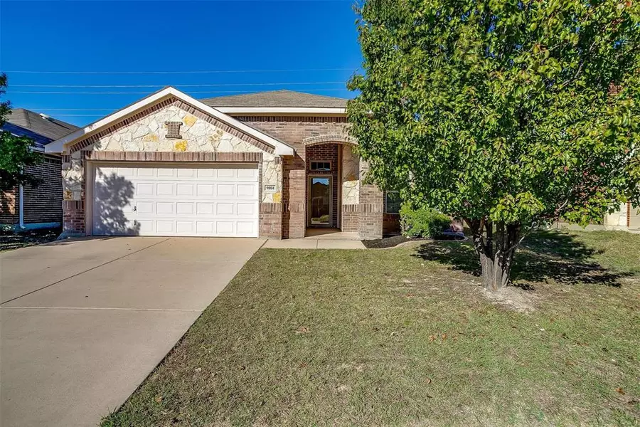 9804 Sparrow Hawk Lane, Fort Worth, TX 76108