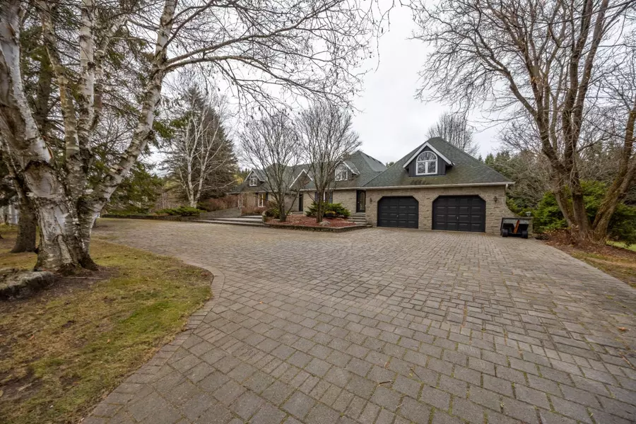 190 King LN, Clarington, ON L0B 1J0