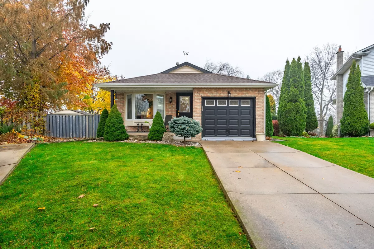 Hamilton, ON L8J 2B5,46 VESPER CT