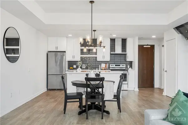 320 MIWATE Private #301, Ottawa, ON K1R 0E1