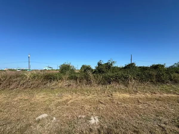 161 West Post Oak LN, Rockport, TX 78382