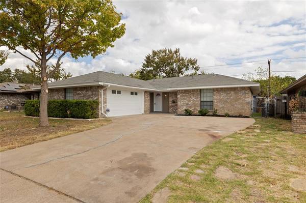 7109 S Meadow Drive E, Fort Worth, TX 76133