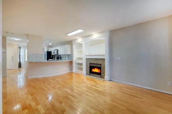 Calgary, AB T3K 5K1,30 Country Village LNDG NE