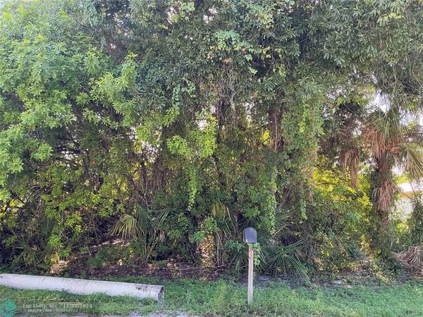 8825 100th Ct, Vero Beach, FL 32967