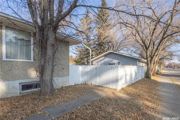 Saskatoon, SK S7J 1T9,2337 Cairns AVENUE