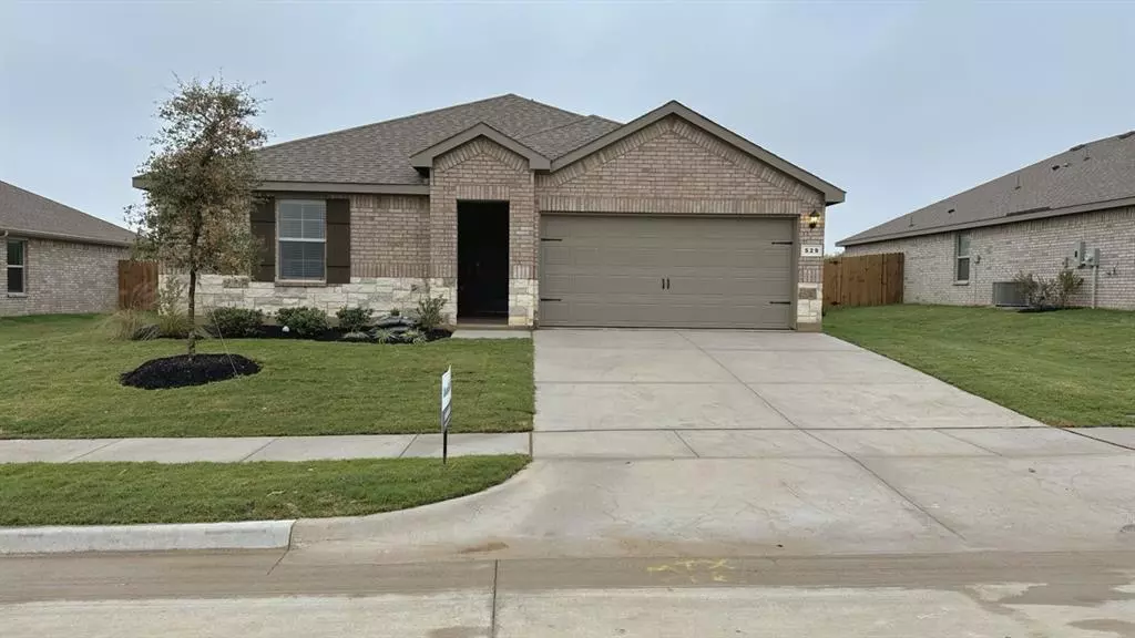 529 CRESTRIDGE Drive N, Cleburne, TX 76033