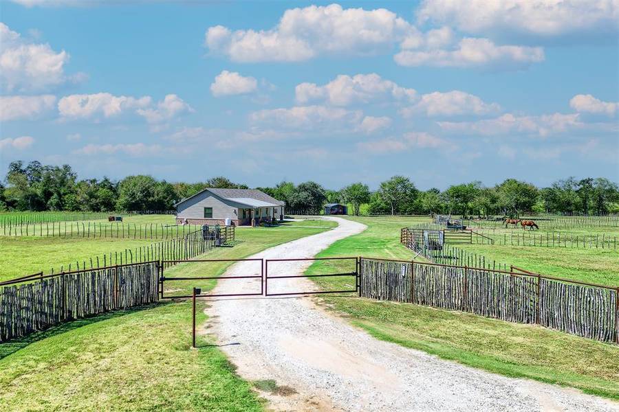 4452 County Road 123, Gainesville, TX 76240