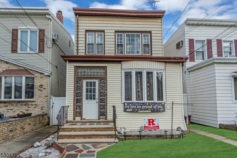 662 Avenue, Bayonne City, NJ 07002