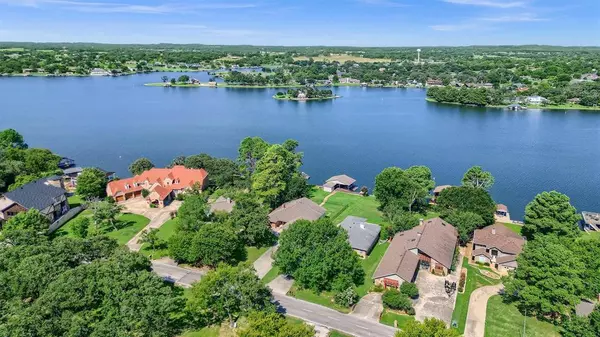 Lake Kiowa, TX 76240,934 Kiowa Drive E