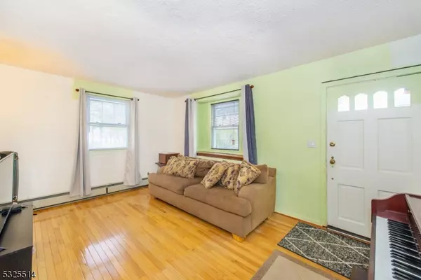 Bergenfield Boro, NJ 07621,80 Bogert Pl