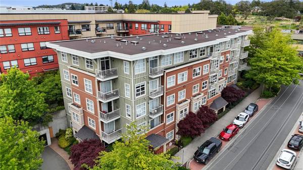 Saanich, BC V8X 2V5,870 Short St #313